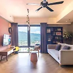 Tropicana 218 Macalister X Airlevate Suites